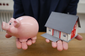 Как сохранить деньги: депозит или недвижимость?