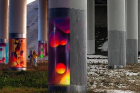 В Калуге закрасили серой краской граффити «Лава-ламповый курорт»