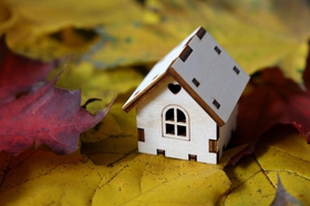 Осень — самый выгодный сезон для покупки «загородки»