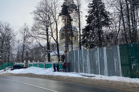 На территории усадьбы Ильинское снесли историческое здание гауптвахты. На очереди — парадная ограда XIX века?