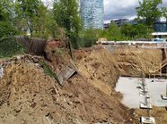 В Екатеринбурге из-за строительства гастромолла частично обрушился сад Казанцева
