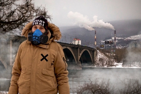 Качнуть права на кислород: прогулка под «черным небом» Красноярска с борцом за чистое