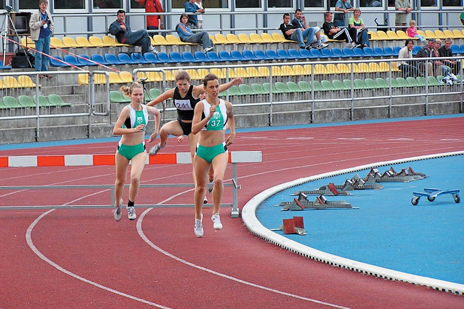 Кружок легкая атлетика. Девочки легкая атлетика teen. Track events is.