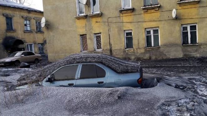 В Кузбассе выпал черный снег