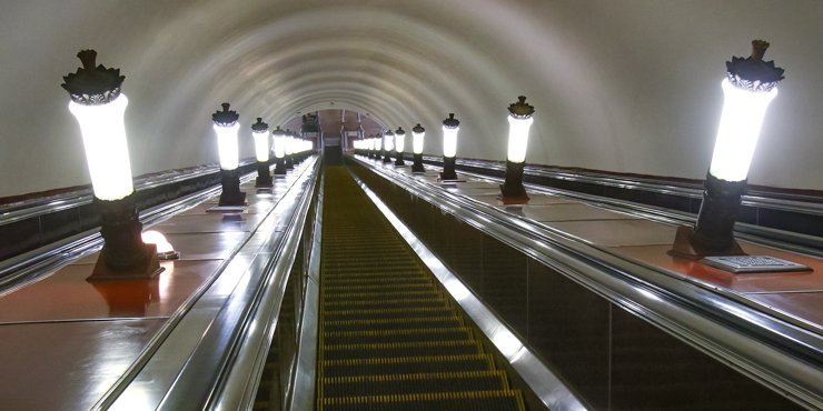 На девяти станциях метро заменят эскалаторы