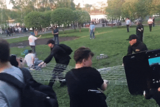 В Екатеринбурге из-за строительства храма в сквере произошло столкновение. Защитники задержаны