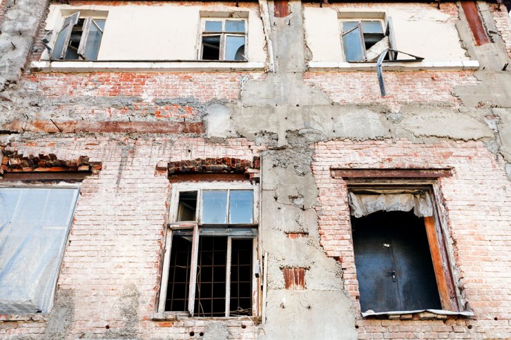 В Астраханской области расселение аварийного жилья усложняется статусом домов