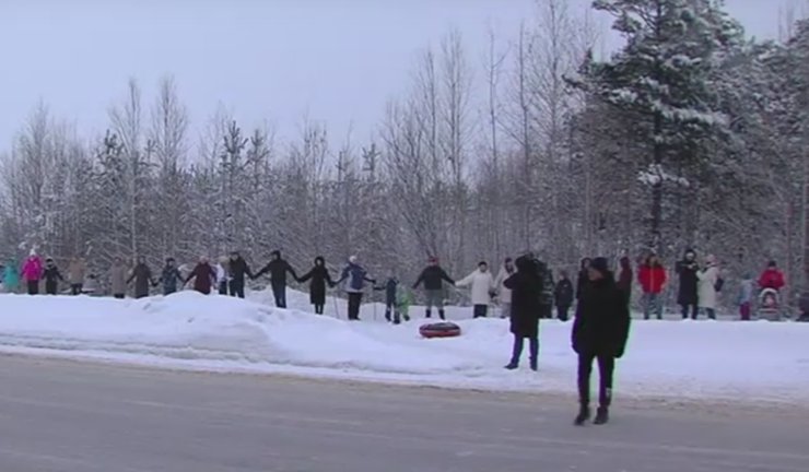В Сургуте местные жители вышли на акцию в защиту парка