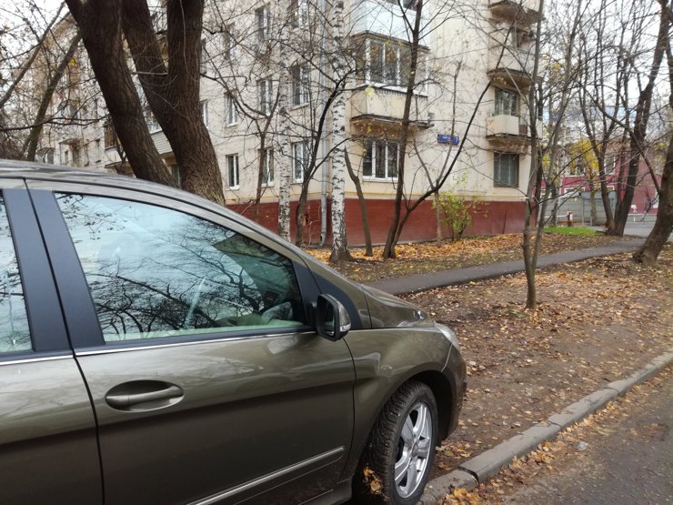 Москвичи не могут получить разрешения на бесплатную парковку у дома