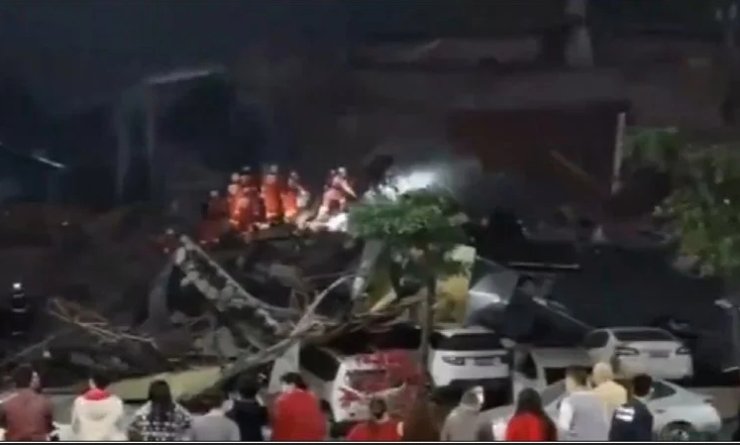 Число жертв обрушения «карантинного» отеля в Китае достигло 20 человек