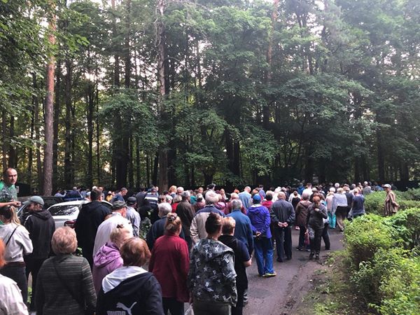 Жители Барвихи вышли на массовую прогулку, чтобы защитить лес от застройки