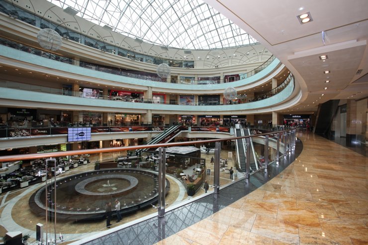 В Москве за два года посещаемость торговых центров упала на треть