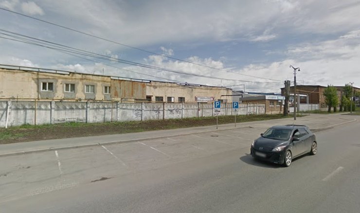 В Екатеринбурге выставили на торги заправку-недострой, изъятую у застройщика по решению суда