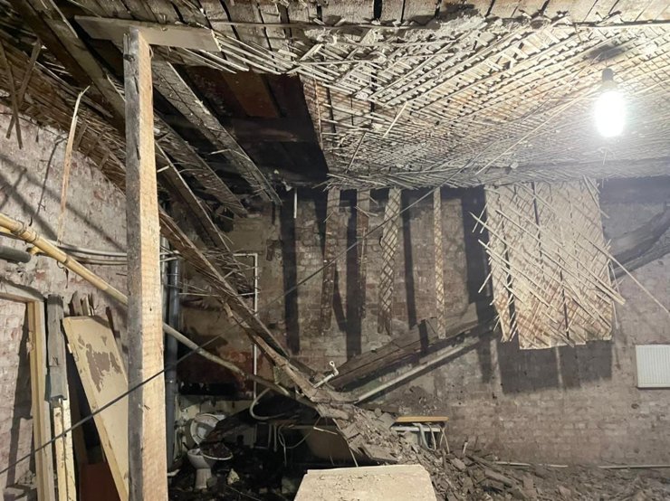 В центре Санкт-Петербурга из-за нелегального ремонта обрушился потолок в жилом доме