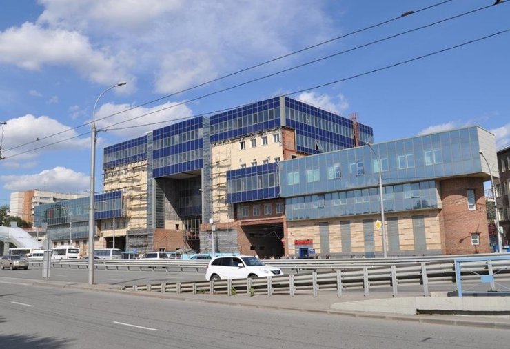 В Новосибирске недостроенный автовокзал модернизируют под офисник