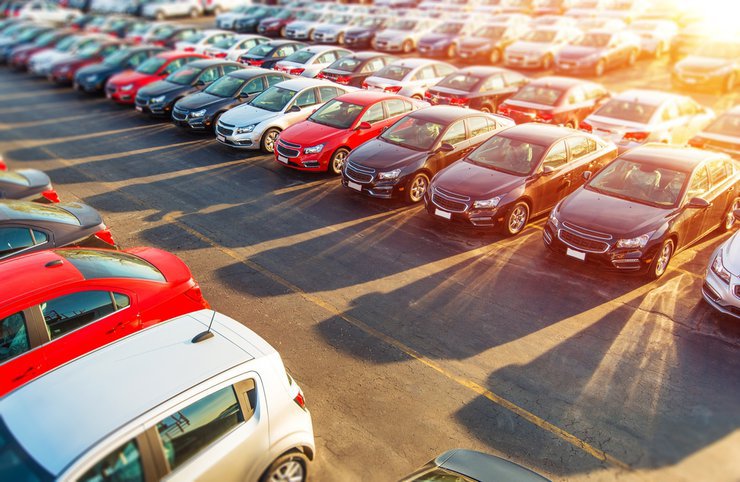 Требования к обеспеченности новостроек парковками хотят смягчить