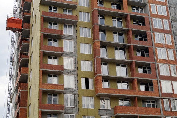 Новостройки в спальных районах Петербурга за месяц подешевели на 6%