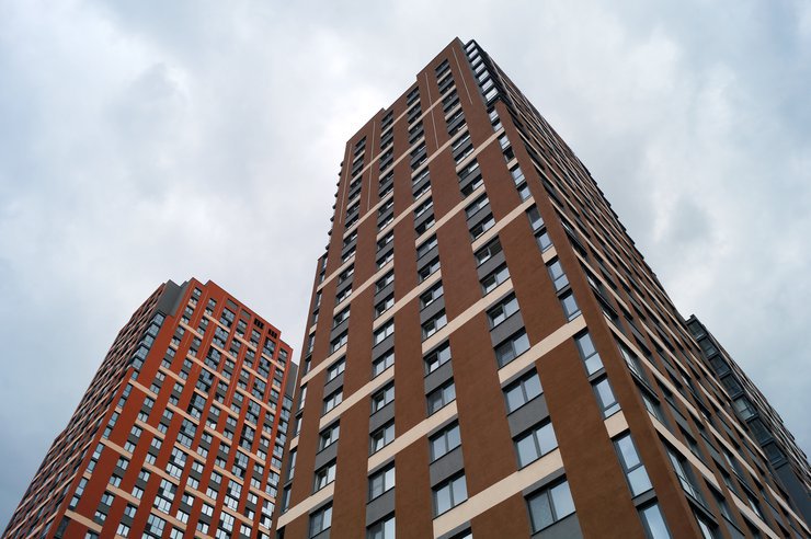 В Екатеринбурге число нераспроданных студий в новостройках выросло на 90%