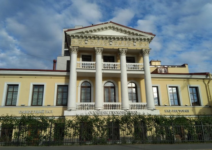 В Санкт-Петербурге оспорили решение о продаже особняка Глуховского