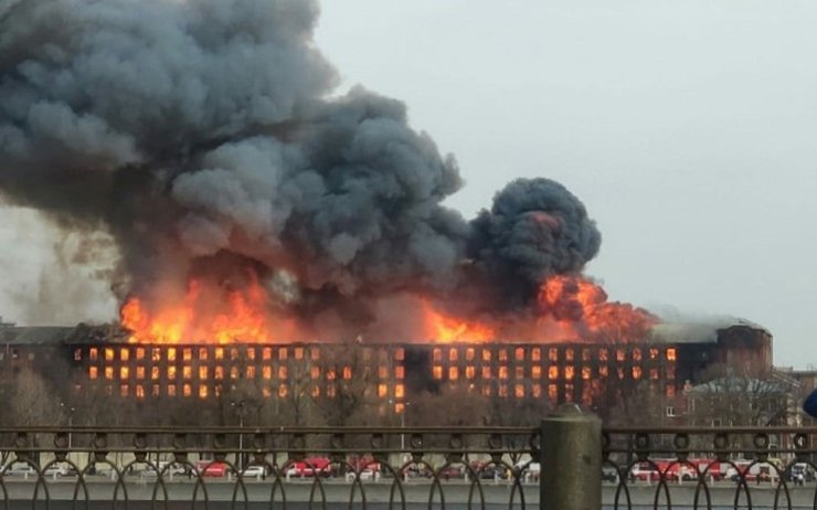 В Петербурге снесут разрушенные пожаром постройки Невской мануфактуры