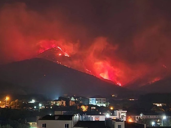 В Геленджике масштабный пожар: горит 118 гектаров леса