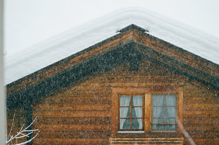 Кого могут оштрафовать за снег на даче, рассказали юристы