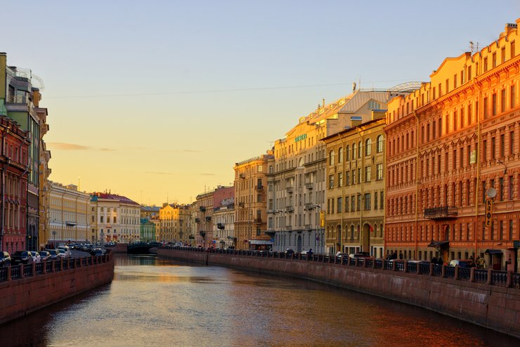 вид на набережную Адмиралтейского канала в Санкт-Петербурге