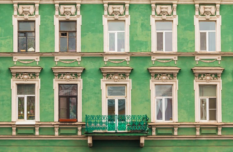 Аварийное жилье Петербурга: о ремонте, расселении, инвесторах