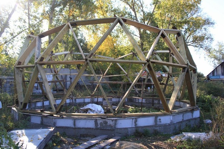 В Крыму начали строить купольные дома