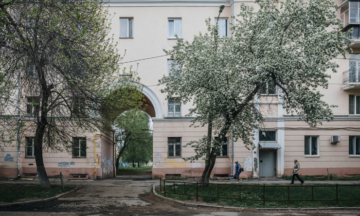 Зажечь по-советски: как живётся в самом длинном доме Челябинска
