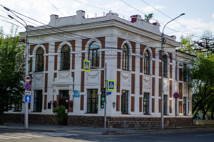 Улица красной гвардии. Городское начальное училище Ростов.