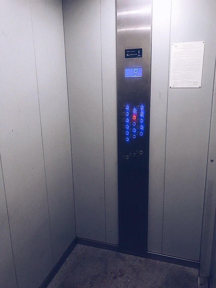 Пассажирский лифт внутри