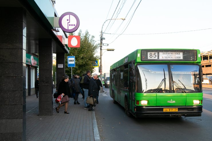 Автобусы и на Красноярском рабочем, и на улице Чайковского ходят часто. Средний интервал — 5 минут.